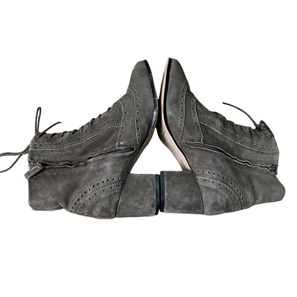 Tahari Gray Joshua Suede Block Heel Ankle Booties Size 9 Women’s - Picture 6 of 10